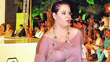 Oana Roman, bluza cu vedere la burta