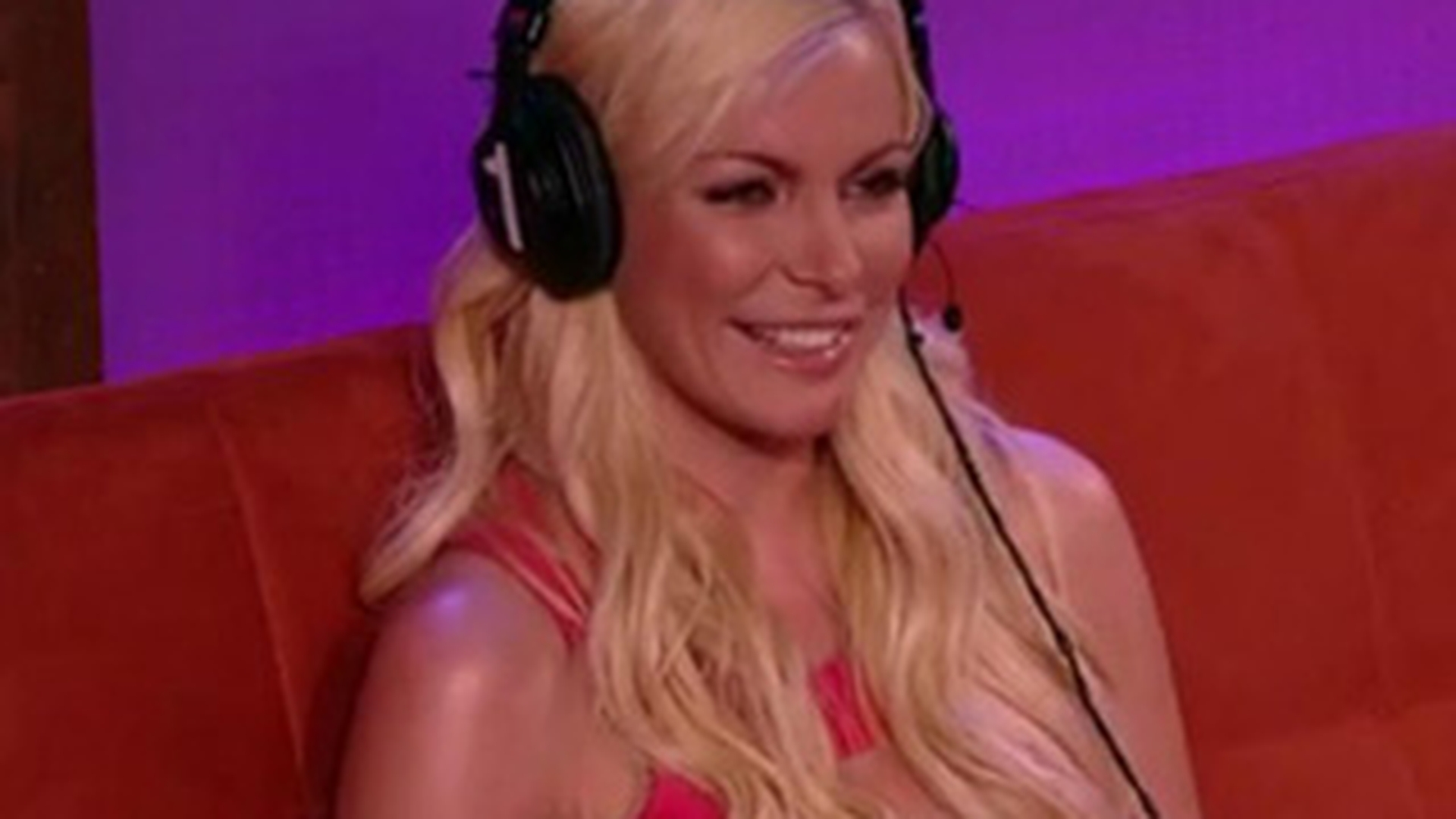 VIDEO Fosta logodnica a lui Hugh Hefner il face praf pe boss-ul Playboy! "Sexul cu el dura 2 secunde, nu am avut niciodata orgasm si nu suportam sa-l vad dezbracat"