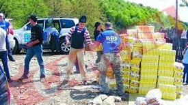 Vedete, cu hrana pentru napastuitii din sate izolate