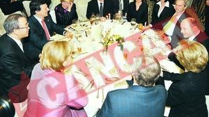 Basescu si-a lasat sotia in ploaie