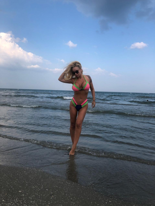 Simona Trașcă i-a înnebunit pe masculii de pe celebra plajă din Mamaia