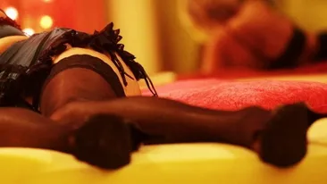Manevra la care apelează prostituatele din România pentru a-şi vinde serviciile la drumul mare! “Te pot relaxa şi...”