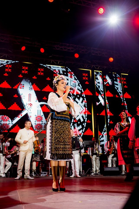 Ce a pățit Andra Măruță în timpul ultimului concert, de la Craiova! Ce au făcut spectatorii din primul rând