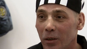 Video cutremurator! Cel mai nenorocit criminal rus - A omorat un barbat pentru ca i-a cerut un foc, l-a taiat in bucati si le-a dat carnea "de cangur" prietenilor - Rade sadic cand povesteste oroarea
