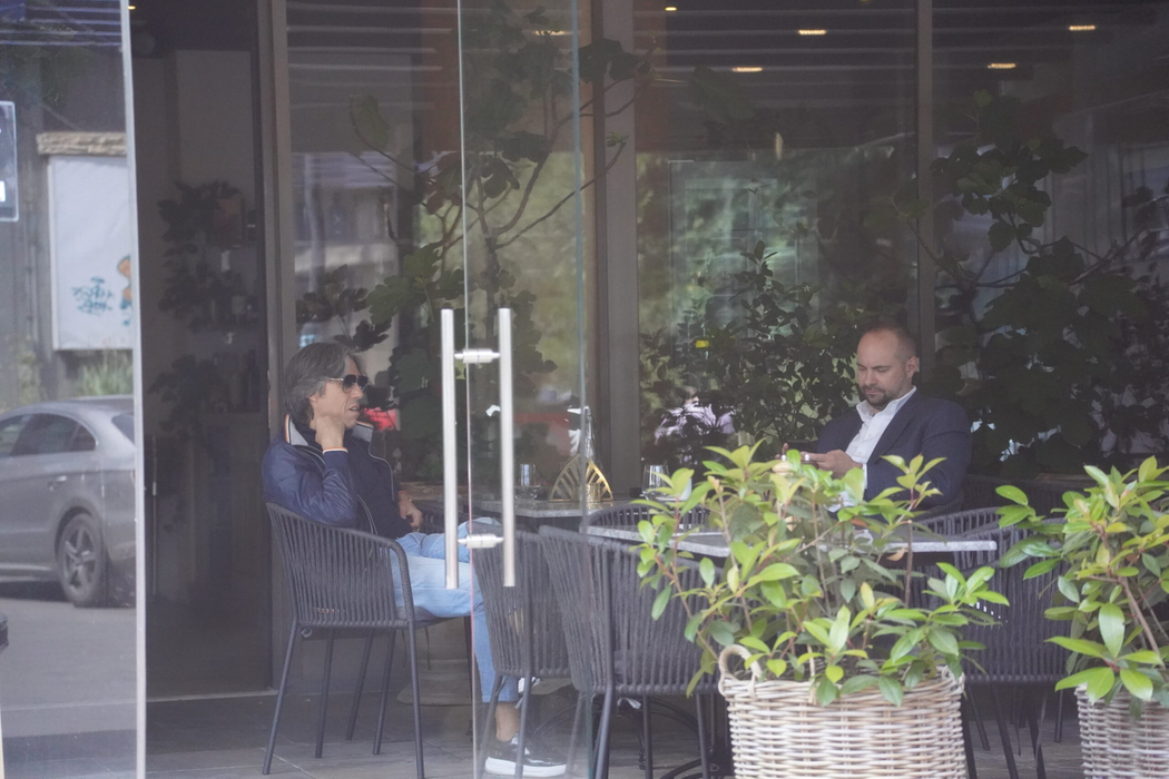 Silviu Mănăstire (dreapta), alături de un amic, la Fico