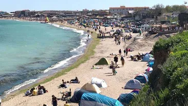 „Fetelor, aveți grijă!”. Drogul violului la Vama Veche! Cum cedează femeile avansurilor sexuale, fără să-şi dea seama