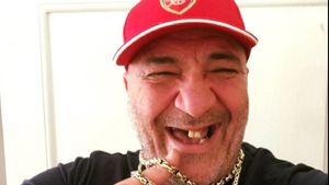 Imagini incredibile! Cum arată Nelson Mondialu, după ce și-a pus toți dinții: „Sărăciilor care aveți gura plină de carii”