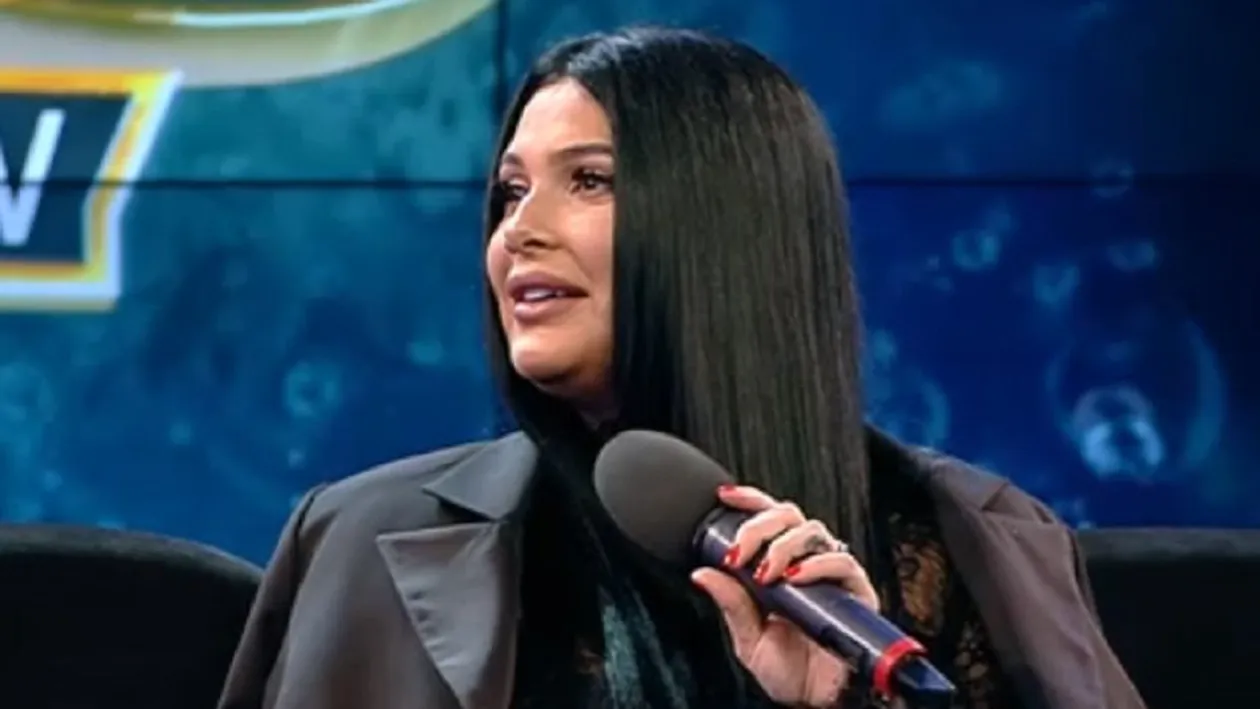 Primele imagini cu Roxana Dobre. Ce ținută a purtat la botezul băiețelului lui Betty Salam