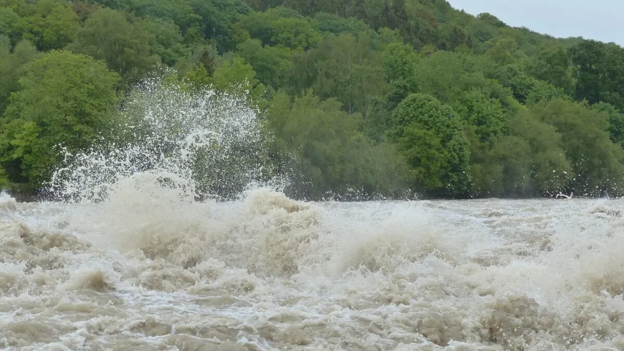 Alertă în România: nu ieșiți din case! 29 de județe, afectate de avertizarea ANM