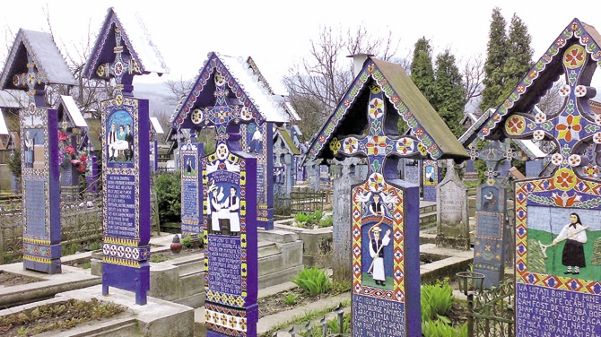 Celebrul cimitir din Sapanta, al doilea monument funerar al lumii, dupa Valea Regilor, a ajuns in instanta! Scandal pe mormintele vesele
