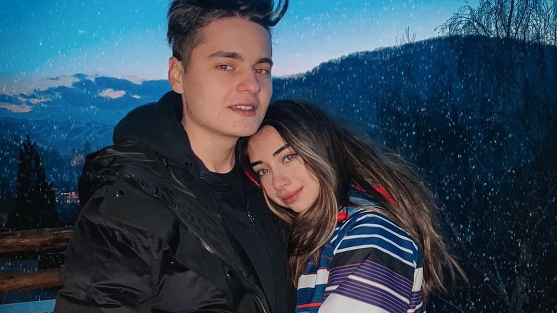 Selly le-a explicat fanilor de ce a locuit cu părinții până acum: „Nu e ca şi cum nu puteam să o fac...”