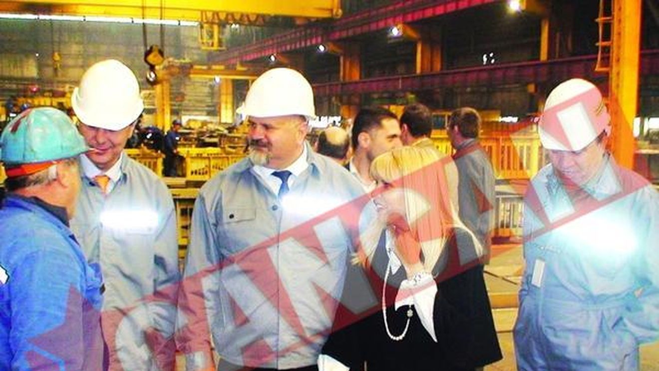 Elena Udrea a petrecut trei ore si jumatate cu baietii de pe santier