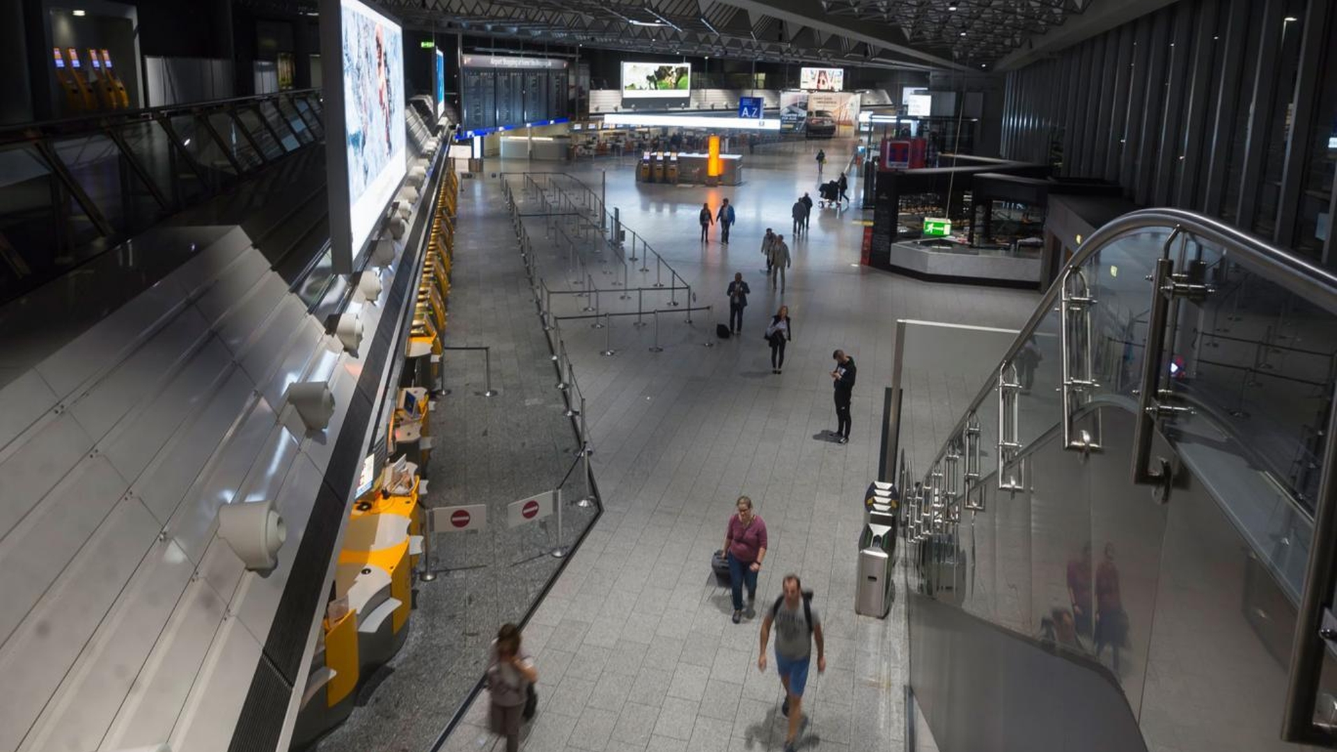 Atac cu gaz lacrimogen pe Aeroportul din Frankfurt! Bilanţul răniţilor