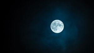 FOTO | Un pasionat de OZN-uri susține că a observat un oraș pe Lună!