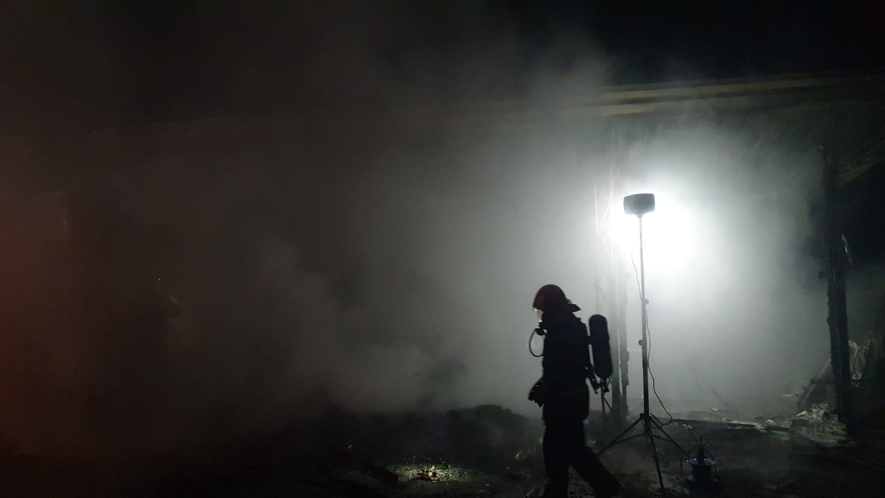 Incendiul a afectat o hală din apropierea autostrăzii A1
