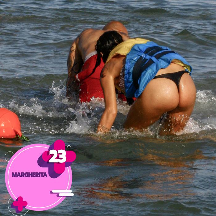 TOP 30 de vedete care au încins atmosfera pe litoral cu cele mai sexy scheme de înot. Mădălina Ghenea, Ramona Olaru sau Delia se scufundă mai bine decât scafandrii
