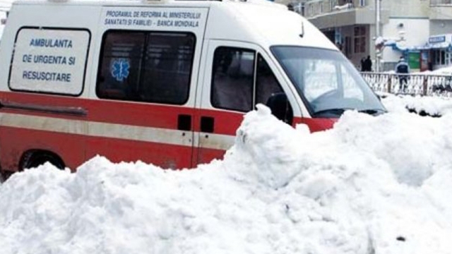 SOCANT! O tânără de 25 de ani a făcut stop cardiac şi a murit. Ambulanţa s-a înzăpezit şi nu a putut ajunge