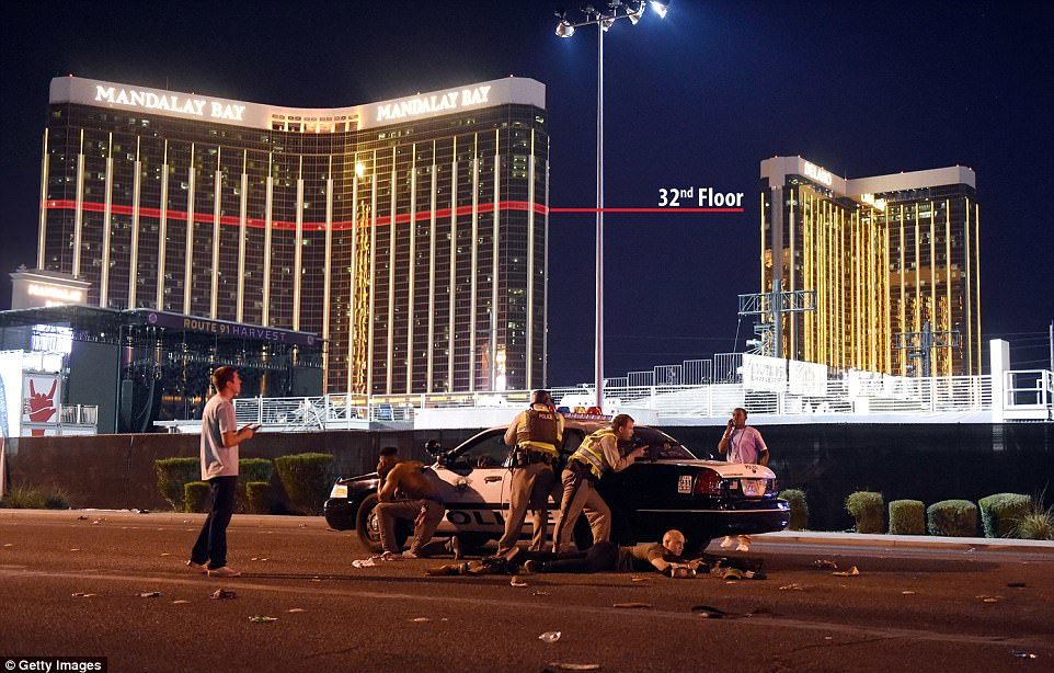 Masacru în Las Vegas! 50 de morţi şi peste 200 de răniţi!