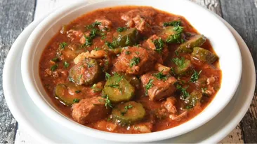 Mâncare de castraveți murați – rețeta gorjeană a lui Radu Anton Roman, perfectă după masa de Crăciun