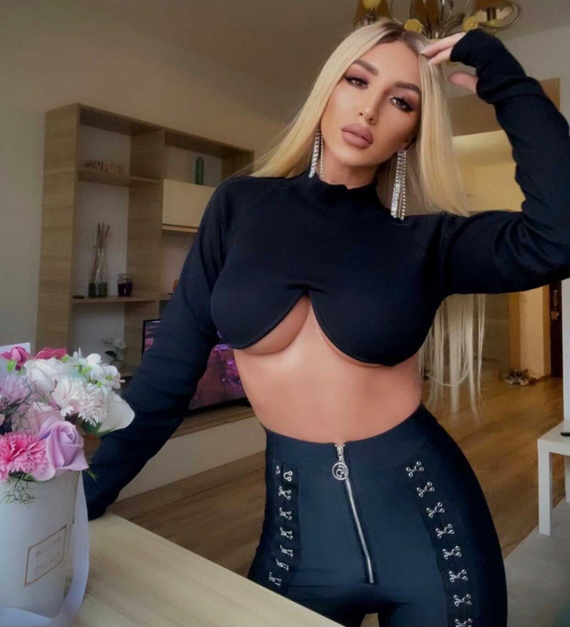 Oana "sucește" mințile tuturor bărbaților