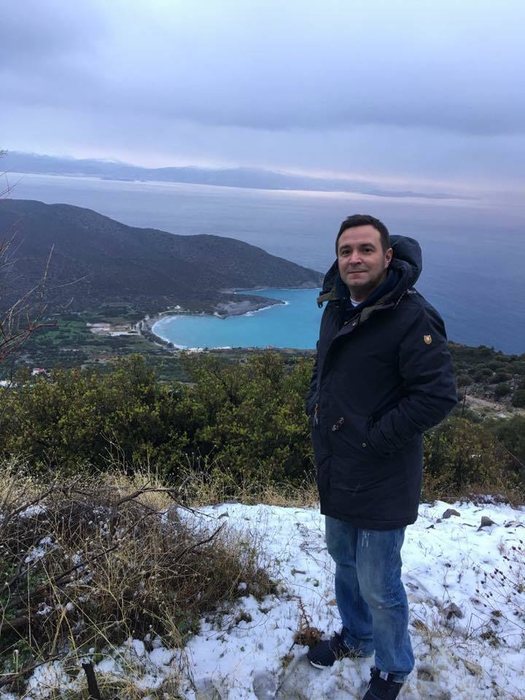 Imagini rare cu  DANIEL BUZDUGAN! Unde s-a fotografiat în vacanţă alături de soţia lui