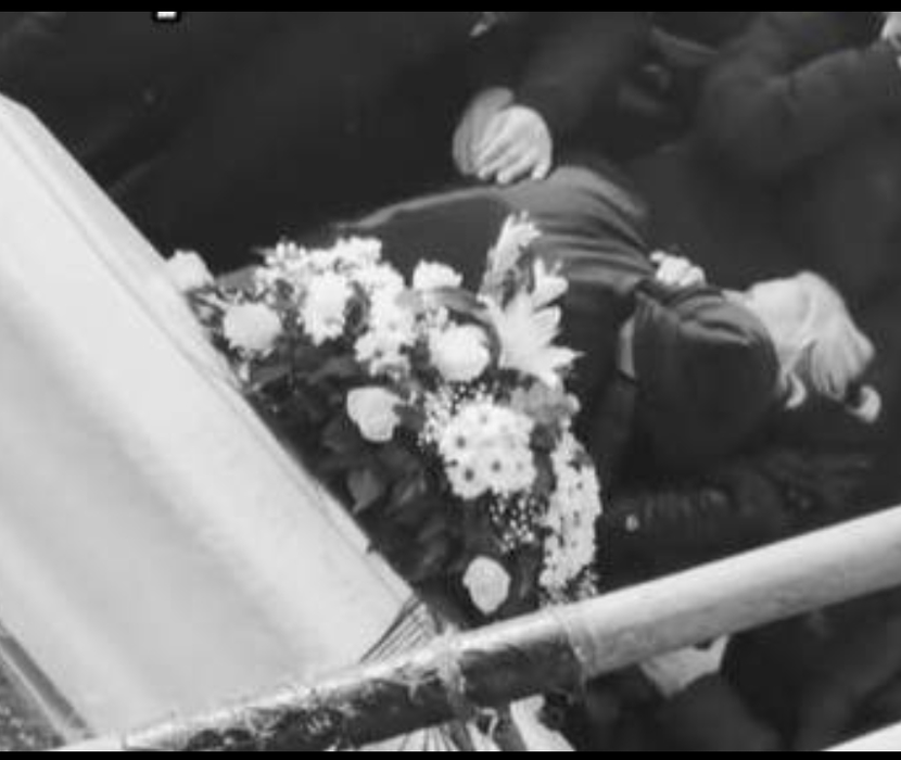 Gestul emoționant făcut de un polițist la înmormântarea lui Mario Berinde. Imagine sfâșietoare