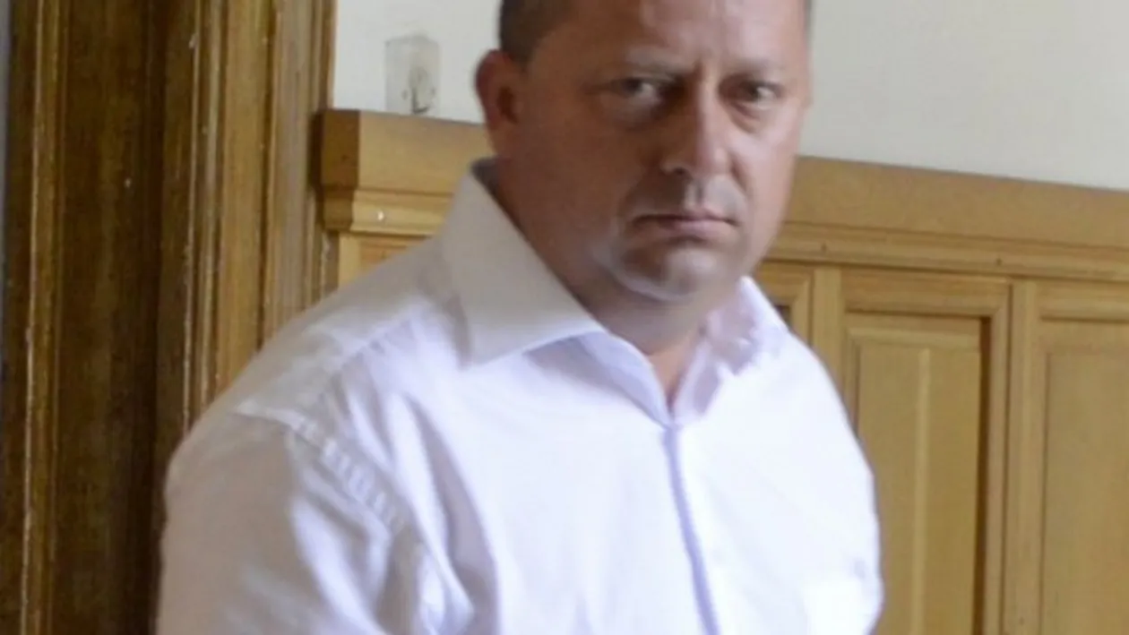 Tatal uneia dintre cele mai frumoase cantarete de muzica populara din Bistrita, acuzat de proxenetism! Vezi ce facea “Pacala”!