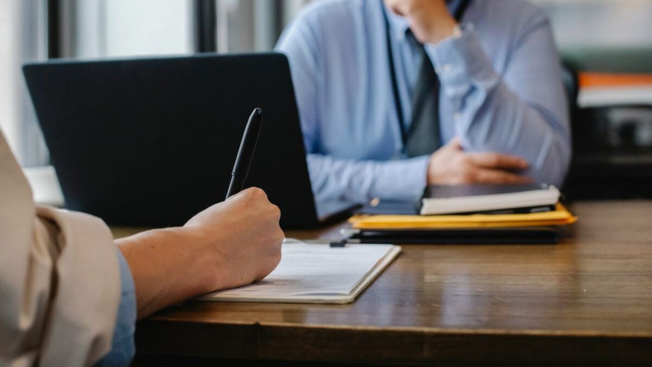 (P) Ești absolvent și cauți un loc de muncă? ANOFM organizează pentru tine, o bursă generală a locurilor de muncă, pe 27 octombrie 2023