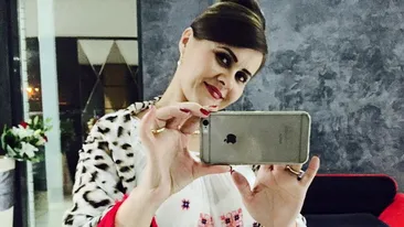 Niculina Stoican, sexy la pompa! Toti au ras cand au vazut cum s-a pozat cantareata de muzica populara!