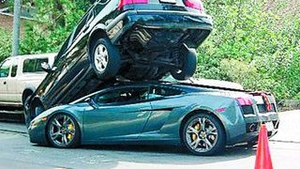Uite unde a parcat un Lamborghini!