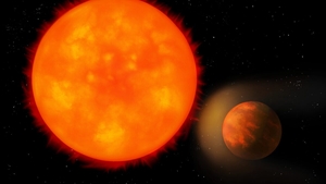 O planetă-gigant a fost recent descoperită de specialiști. Este atât de aproape de steaua în jurul căreia gravitează, încât „se distruge singură”