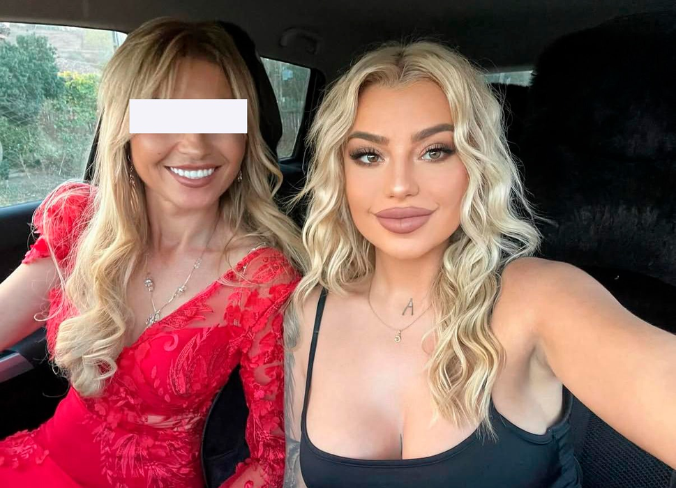 Cum arată Flori, mama ispitei Gabriella de la Insula iubirii. Blondina nu e străină de intervențiile estetice