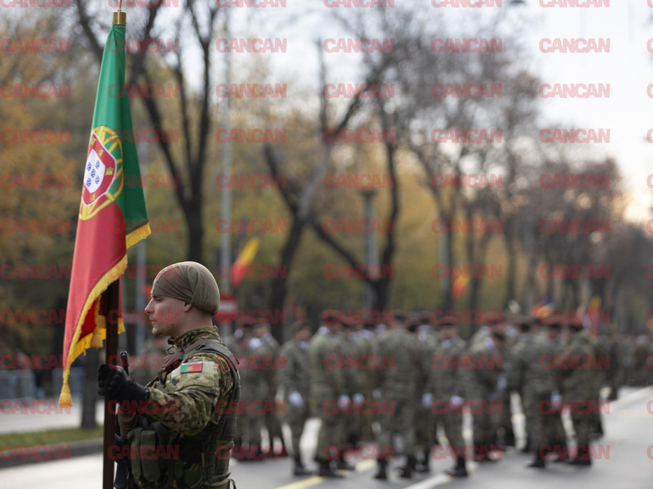 Imagini LIVE de la parada militară de 1 decembrie. Cum au apărut poliţistele la defilare. FOTO