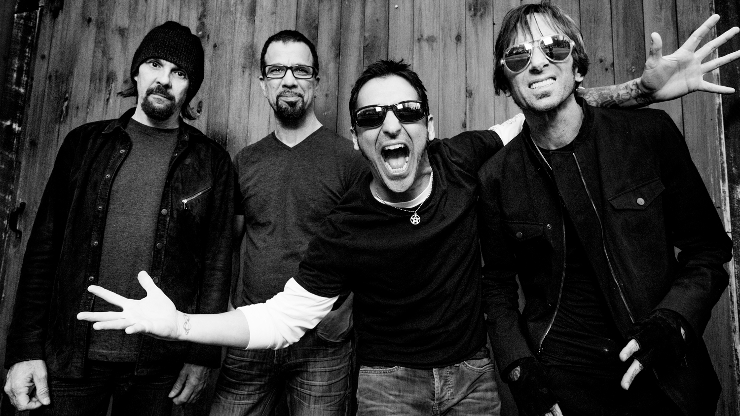 Joe Fay, fiul chitaristului Tony Rombola de la Godsmack, a murit la doar 34 de ani. Trupa și-a amânat concertul de la București
