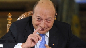 Război pe viaţă şi pe moarte între Băsescu şi Antena 3. Nu mai foloseste Zuzu şi L' oreal că îşi fac reclama la Antena 3