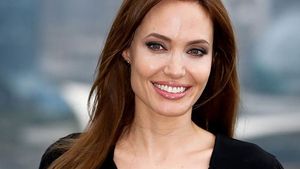 Acum este considerată cea mai sexy femeie din lume! Vezi cum arăta ANGELINA JOLIE la 15 ani 