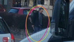 A creat panică printre locuitorii din Suceava! Un bărbat s-a plimbat cu o pușcă în plină stradă