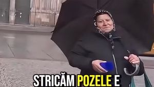 Metoda ireală prin care această româncă de etnie romă face bani în Franța: "Se bagă în pozele turiștilor. Dacă nu îi dai bani.."