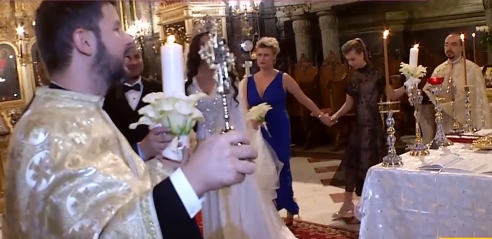 Imagini NEDIFUZATE de la cununia religioasă a Sandrei cu Adi Mutu! Soţia „Briliantului”, faţă în faţă cu întrebarea: „L-ai călcat în biserică?”