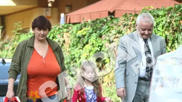 Vezi aici cum l-a scos Irinuca la plimbare pe afacerist. Irinel la patru ace prin Gradina Botanica