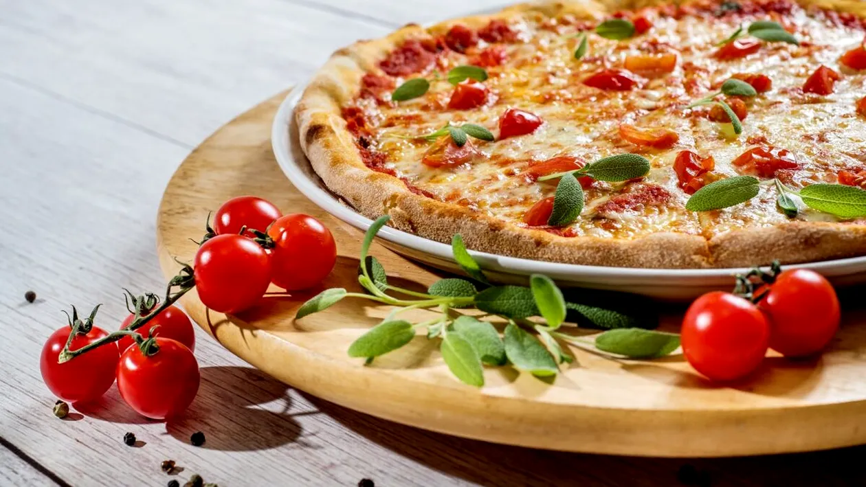 După făina din greieri, a apărut şi pizza cu greieri prăjiţi. Cu cât se vinde o bucată