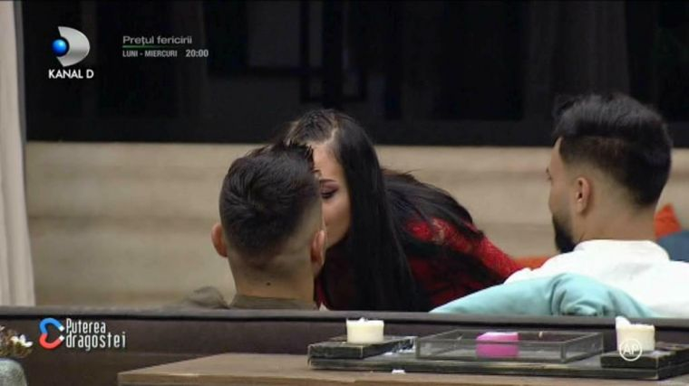 Scene fierbinți la Puterea Dragostei! Bianca a făcut striptease pentru băieții din casă