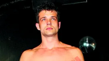 VIDEO Cu ei se lupta Ricky la Mister World