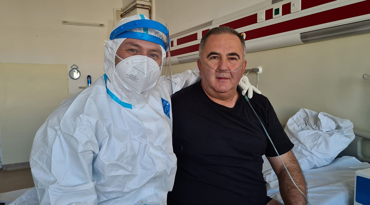 Titi Aur și-a văzut moartea cu ochii în timp ce se lupta cu temutul COVID-19: “Am intrat toți în panică. Psihologic, e mai bine în salon decât la ATI”