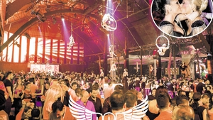S-a deschis cel mai tare club de vara din Romania. Show, acrobatii si valuri de sampanie fina la inaugurarea BOA Summer!