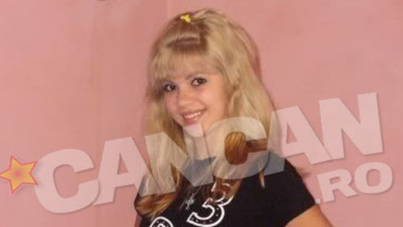 De nerecunoscut! Acum e mamica si s-a asezat la casa ei, dar, in trecut, era complet schimbata. Cum ii statea blonda, in liceu