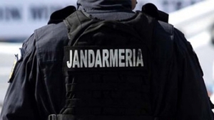 Ce au păţit un poliţist şi un jandarm după ce au oprit un camion care transporta fier vechi! S-a întâmplat în Sinteşti, Ilfov