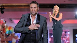 VICA BLOCHINA, sărut pasional cu CĂTĂLIN BOTEZATU de ziua designerului!