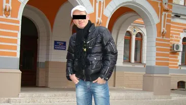 Un barbat din Deva si-a strangulat sotia, apoi s-a sinucis, aruncandu-se de pe un bloc! I-a scris pe piept cu carioca rosie Facebook ucide