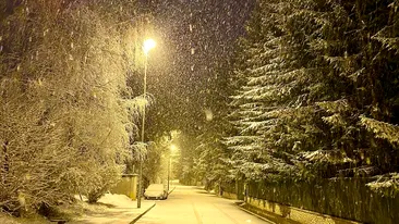 Iarna nu și-a spus ultimul cuvânt! Poiana Brașov, acoperită de zăpadă în mijlocul primăverii. FOTO + VIDEO